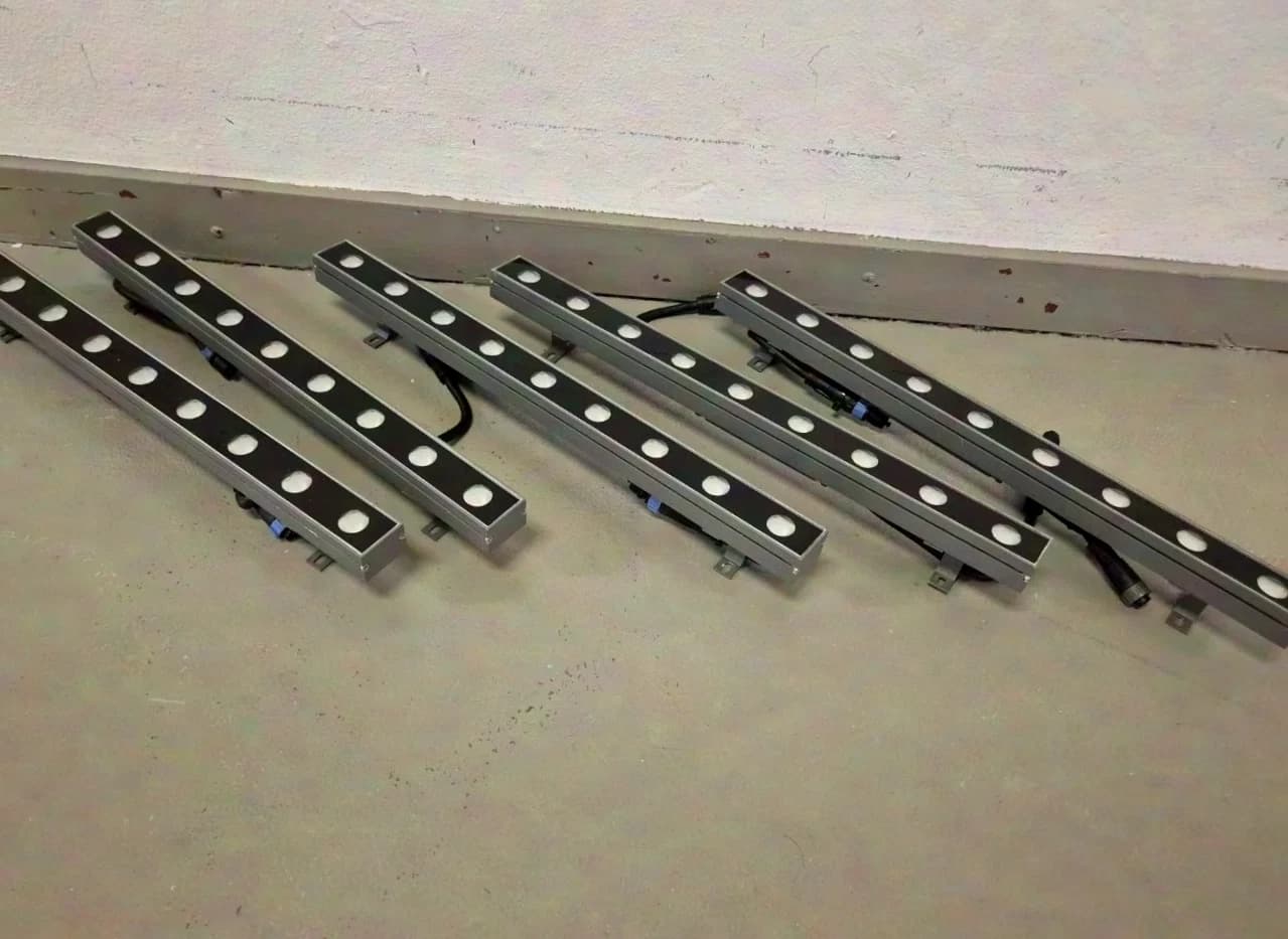 181 LED Linear 12W RGB+WW