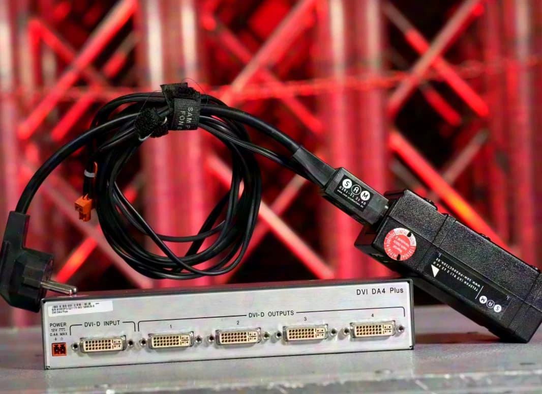Extron DVI DA4 Plus Splitter