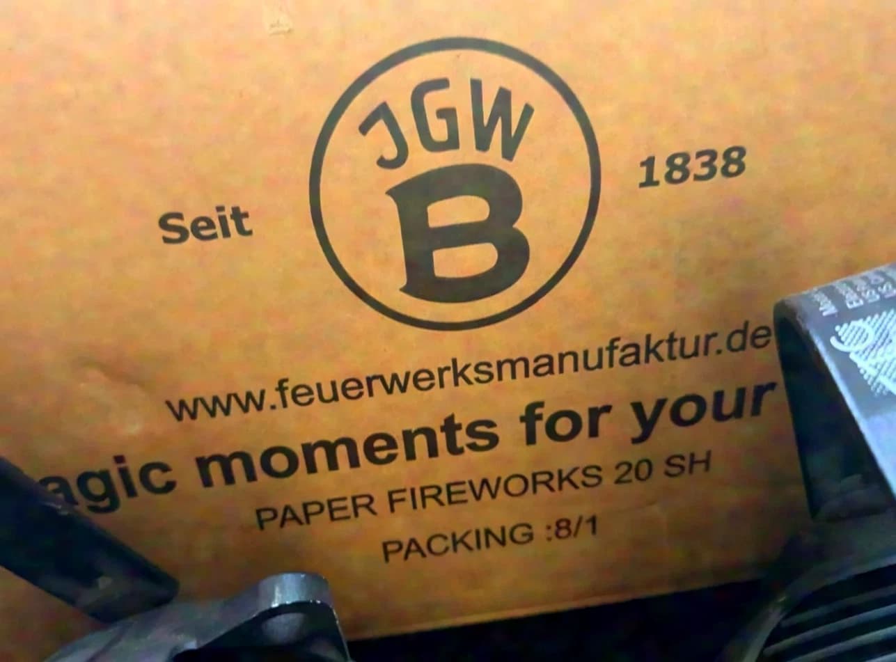 1 VE JGW Paper Feu d’artifice