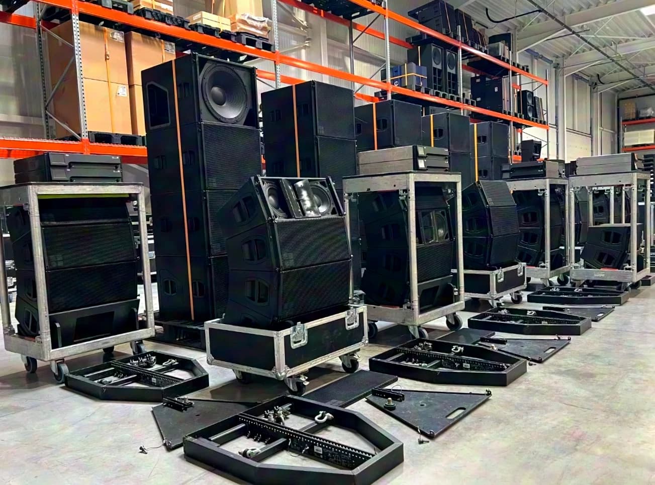 36x d&b audiotechnik : 16x Y8/Y12 16x Y-SUB 4x D80 rigging