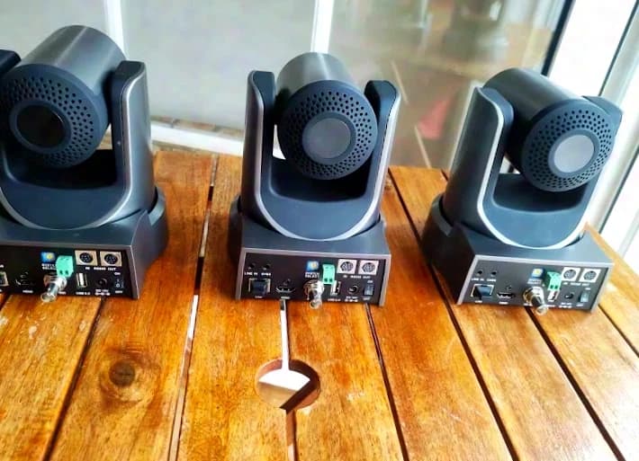 3x PTZOPTICS FULLHD HDMI 3GSDI LIVE STREAMING WEBTV PTZ Caméras + IP PoE CONSOLE DE COMMANDE