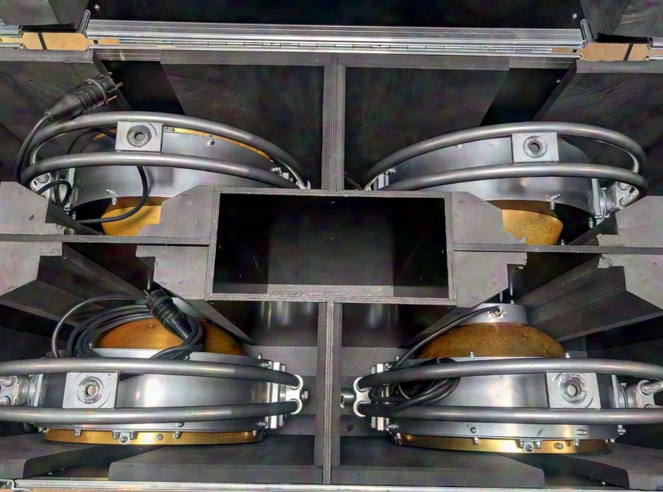 4x Robe picklePATT projecteur au design rétro avec trépied en bois