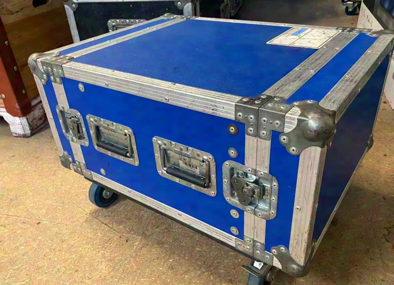 Rack 6 HE avec roulettes bleues