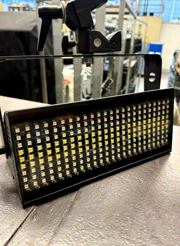 ADJ Jolt 300 RGBW Stroboscope / Projecteur d’effets