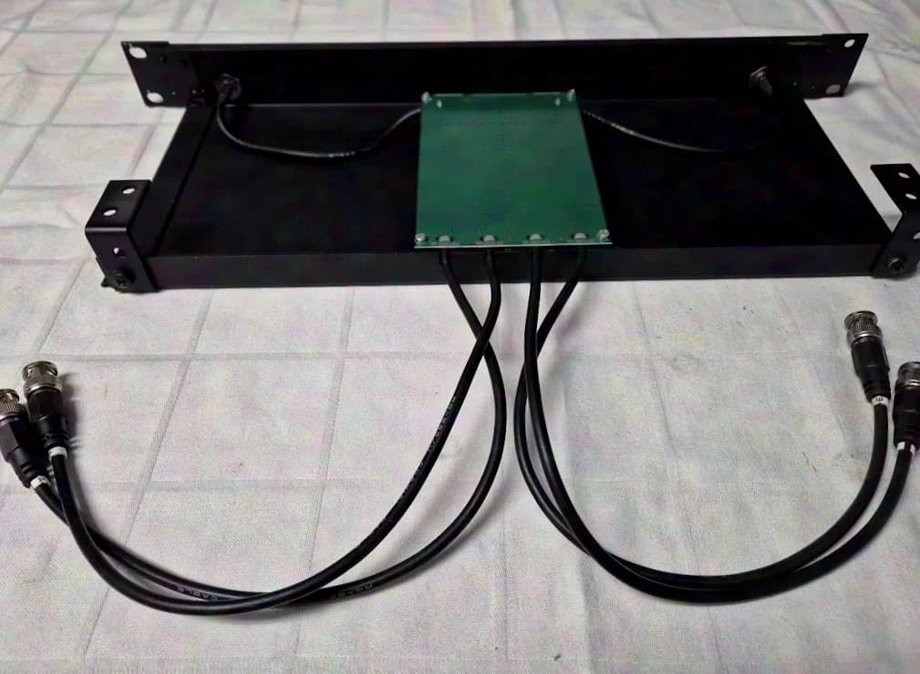 AKG répartiteur d'antenne passif 19"