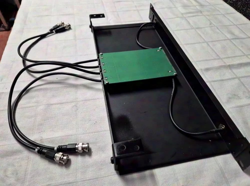 AKG répartiteur d'antenne passif 19"