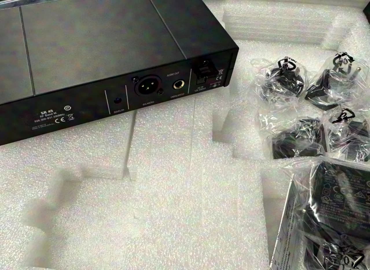 AKG SR45 BM Récepteur Diversity avec alimentation OVP à l’unité ou par lot de 25