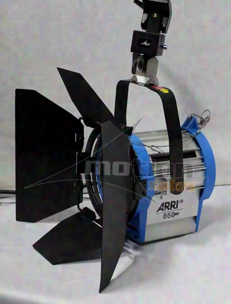 ARRI 650 Plus Fresnel argent/bleu (ensemble de 6 et de 8)