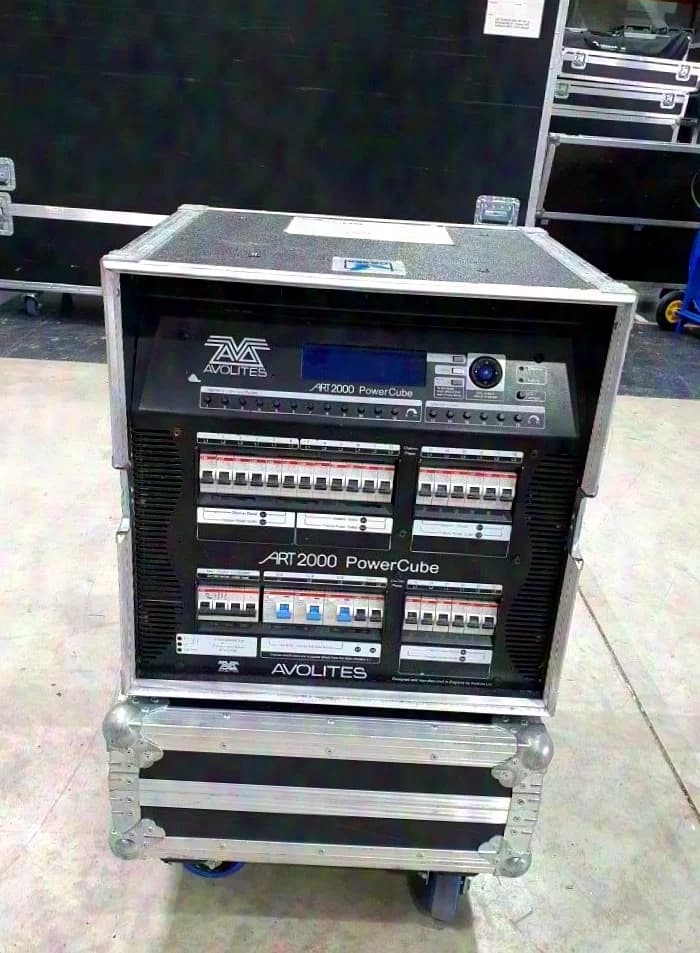 AVOLITES A2K PowerCube Switch 18 x 10 A Gradateur/Direct 6 x 16A Direct "toujours indiquer le numéro suivant : 225*"