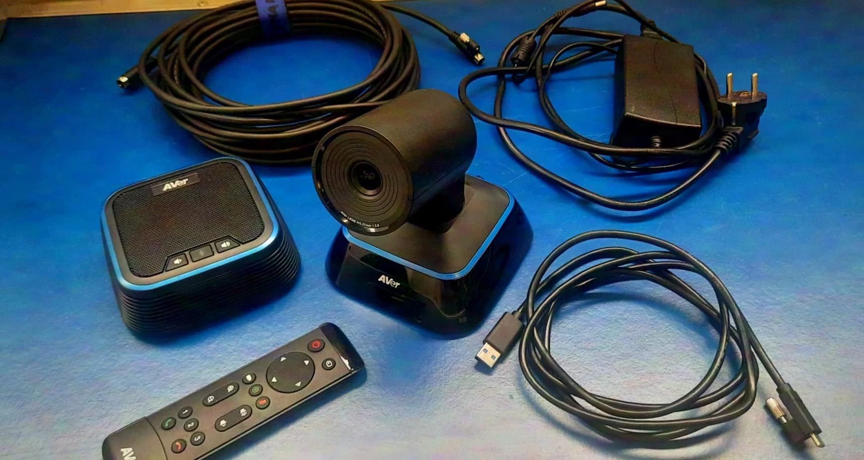 Système de visioconférence USB PTZ 4K AVer VC322