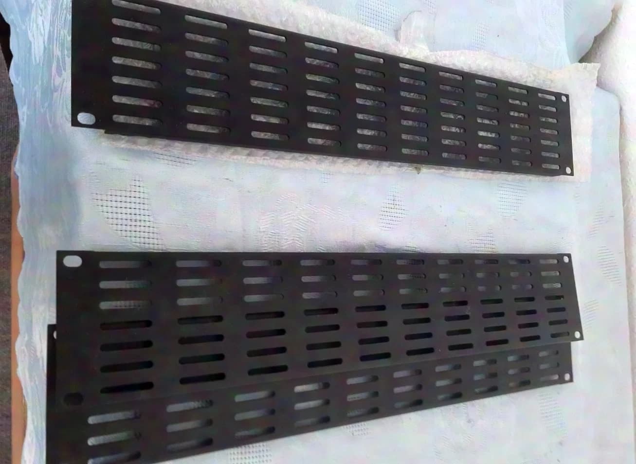 Adam Hall panneau de ventilation pour rack 19 pouces Alu 2 HE