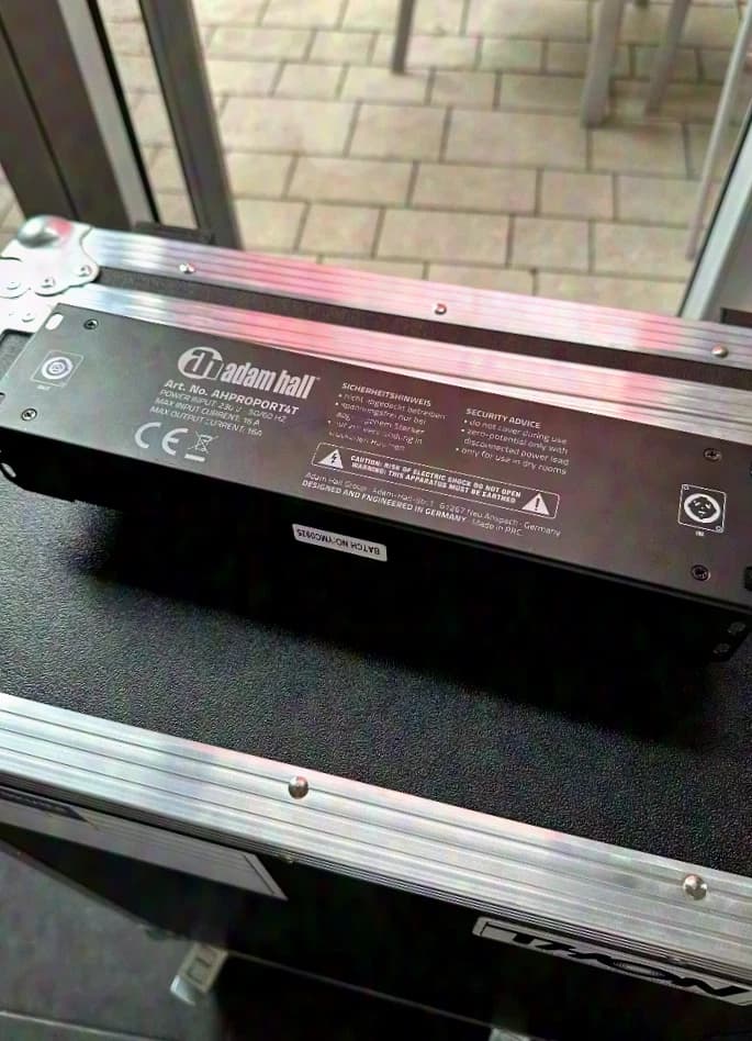 Adam Hall PRO PORT 4 T PowerCon True1 Plugbox