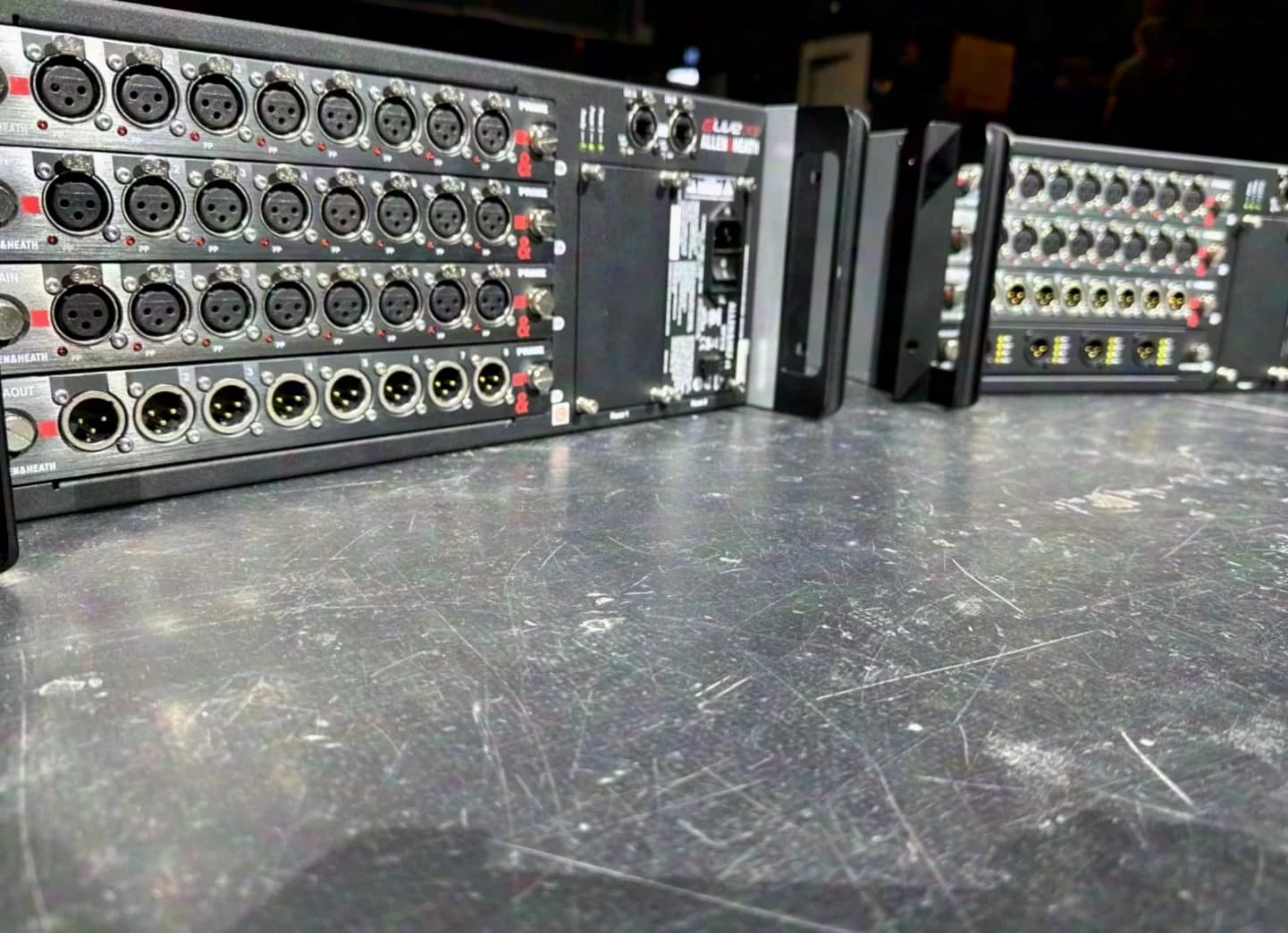 Allen & Heath DX32 + PRIME (24 entrées, 8 sorties)
