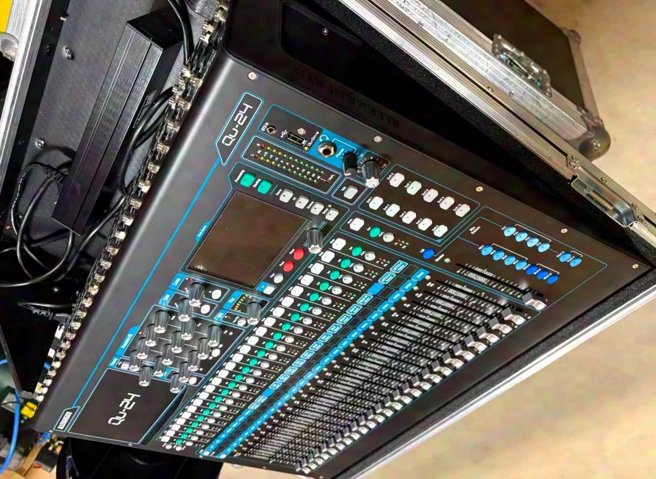Allen&Heath QU-24 A&H console de mixage numérique avec Case