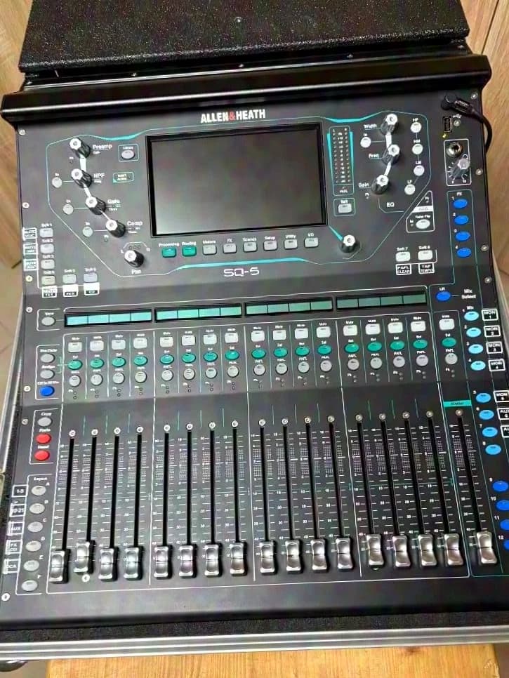 Allen & Heath SQ 5 inkl. GT Case und Add-Ons