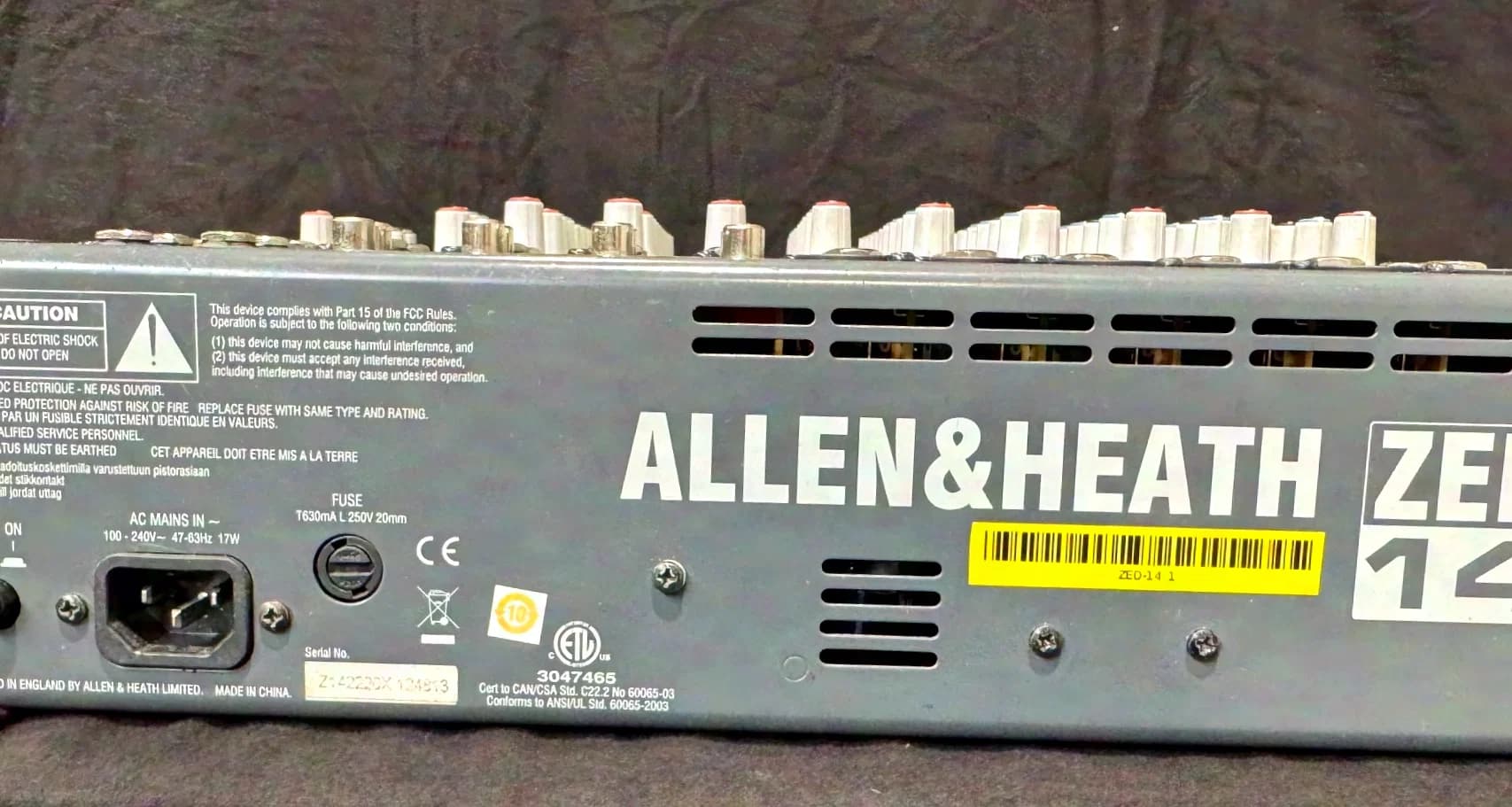 Allen & Heath - ZED 14 dans un flight-case