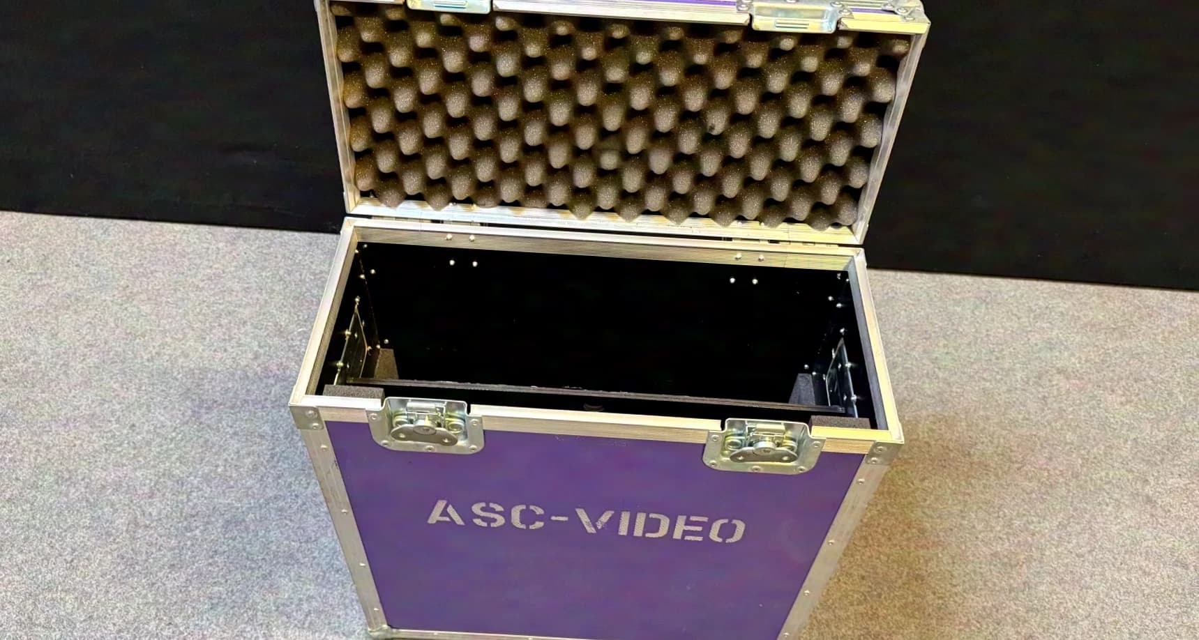 Amptown Cases Monitor Case