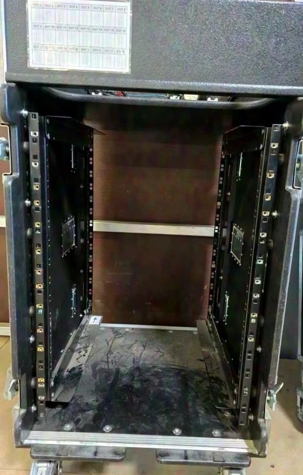 Amptown flight-case rack de gradateurs à trois portes, éventuellement aussi caisse à outils