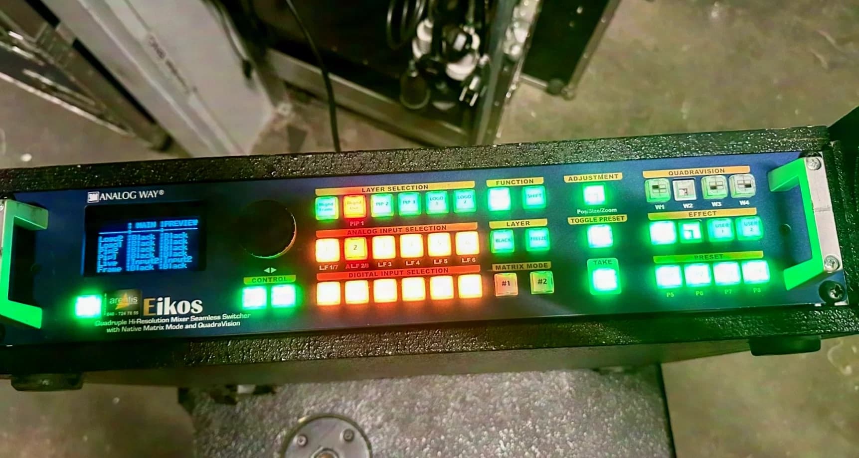 Analog Way Eikos EKS500 2K Mixer matriciel scaler seamless à 12 entrées et multi-couches avec 4 scalers