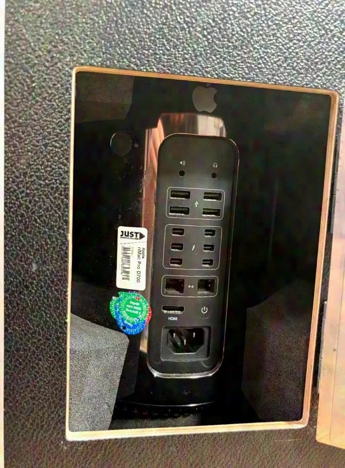 Apple Mac Pro D700 aka la poubelle dans son flight-case