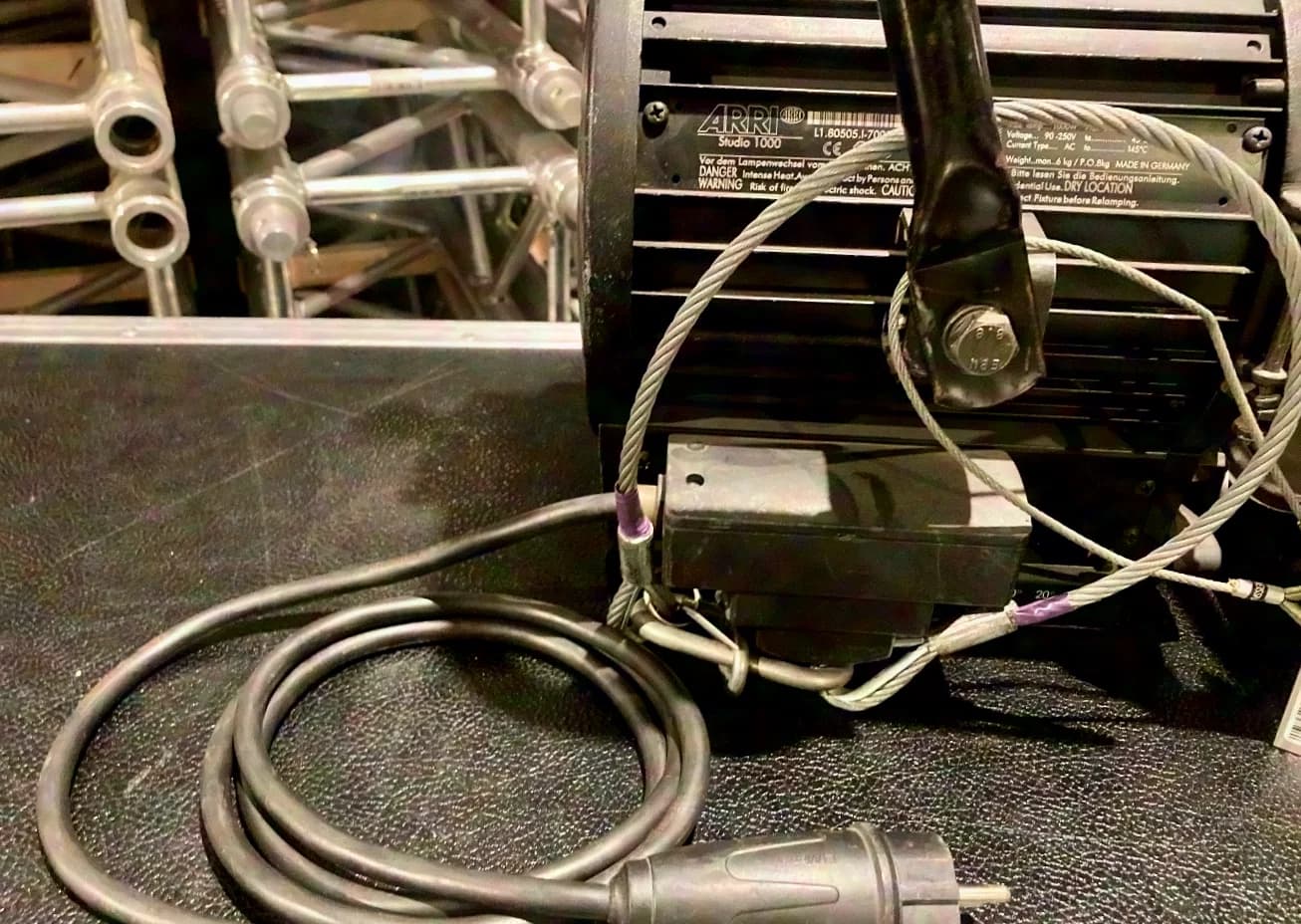 Arri Studio p.o. Fresnel 1kW lentille à échelons, lampe incluse