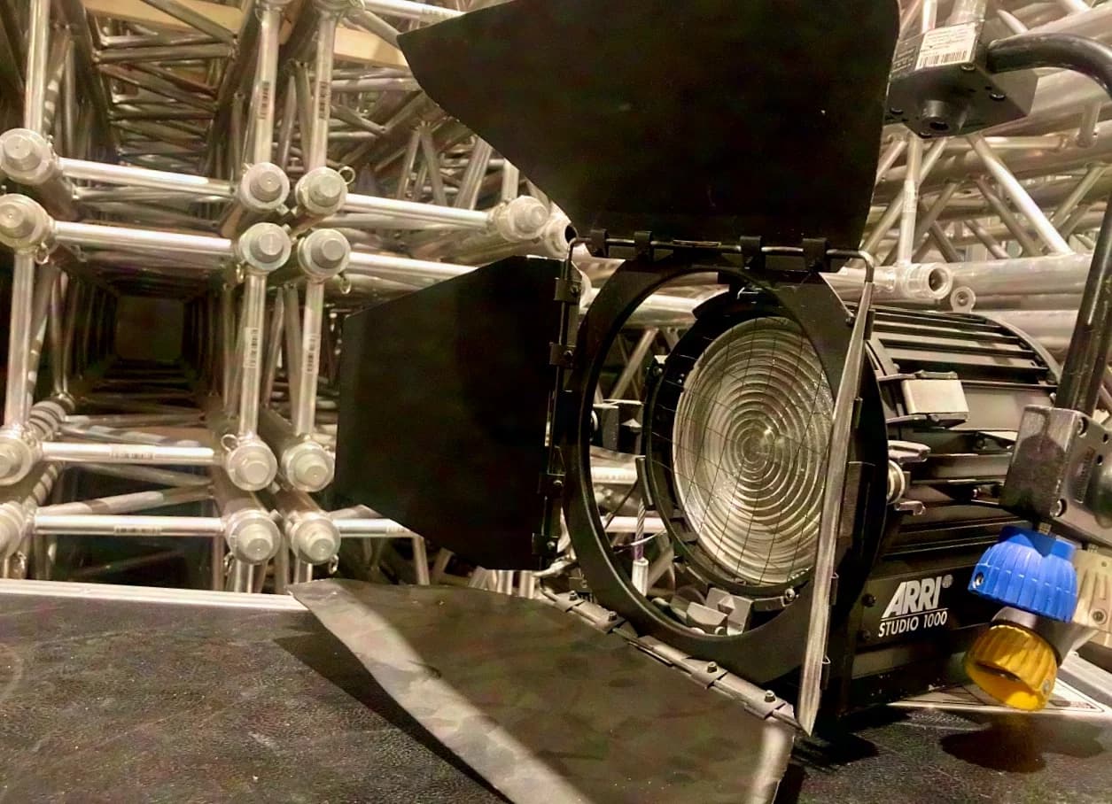 Arri Studio p.o. Fresnel 1kW lentille à échelons, lampe incluse
