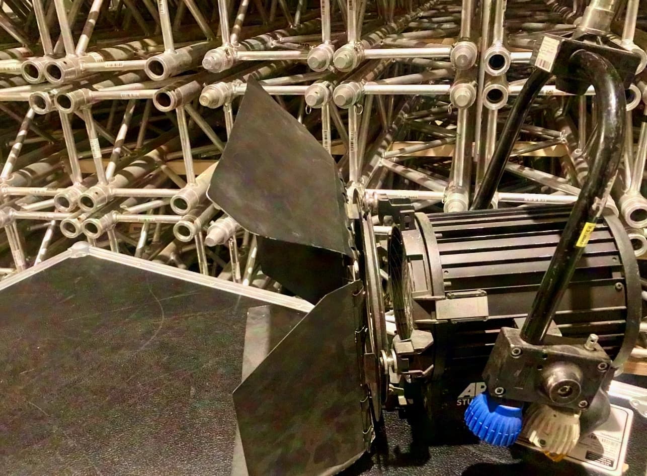 Arri Studio p.o. Fresnel 1kW lentille à échelons, lampe incluse