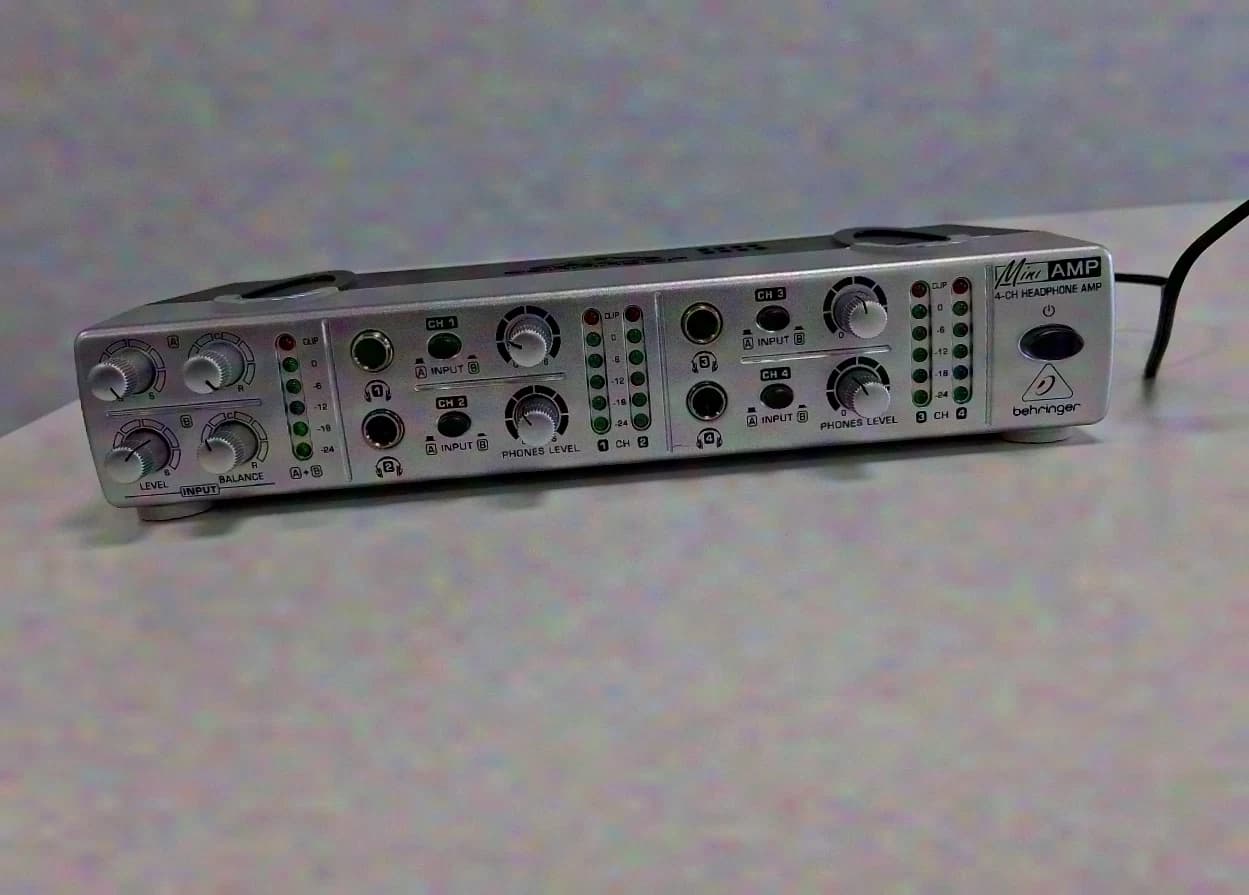 Behringer Mini Amp AMP800