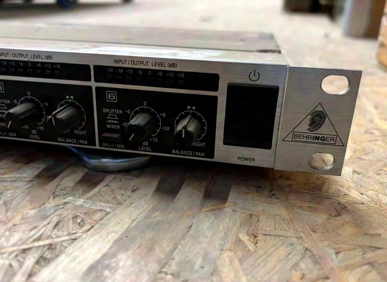 Behringer Ultralink Pro MX 882