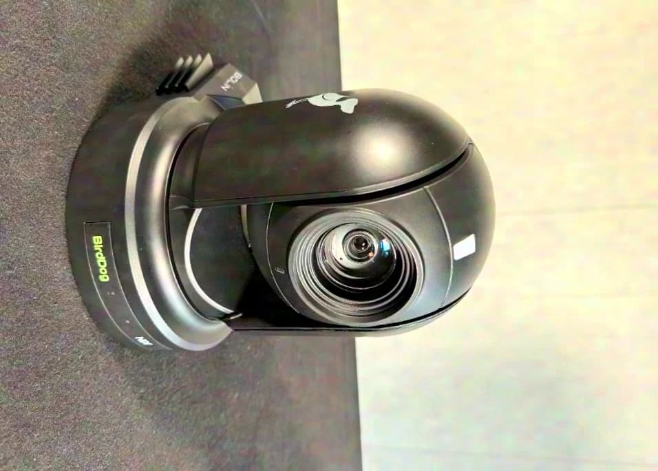 Ensemble de caméras Birddog Eyes P200 et de contrôleur de clavier PTZ