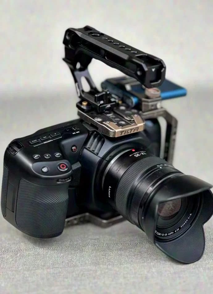 Blackmagic Pocket Cinema Camera 4K, ensemble complet – 2 objectifs, Tilta Cage, moniteur Feelworld, nombreux accessoires