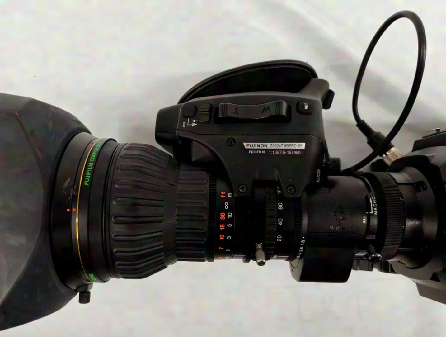 Blackmagic URSA MINI PRO 4.6k ensemble caméra studio Broadcast complet avec viseur ENG. CAM13