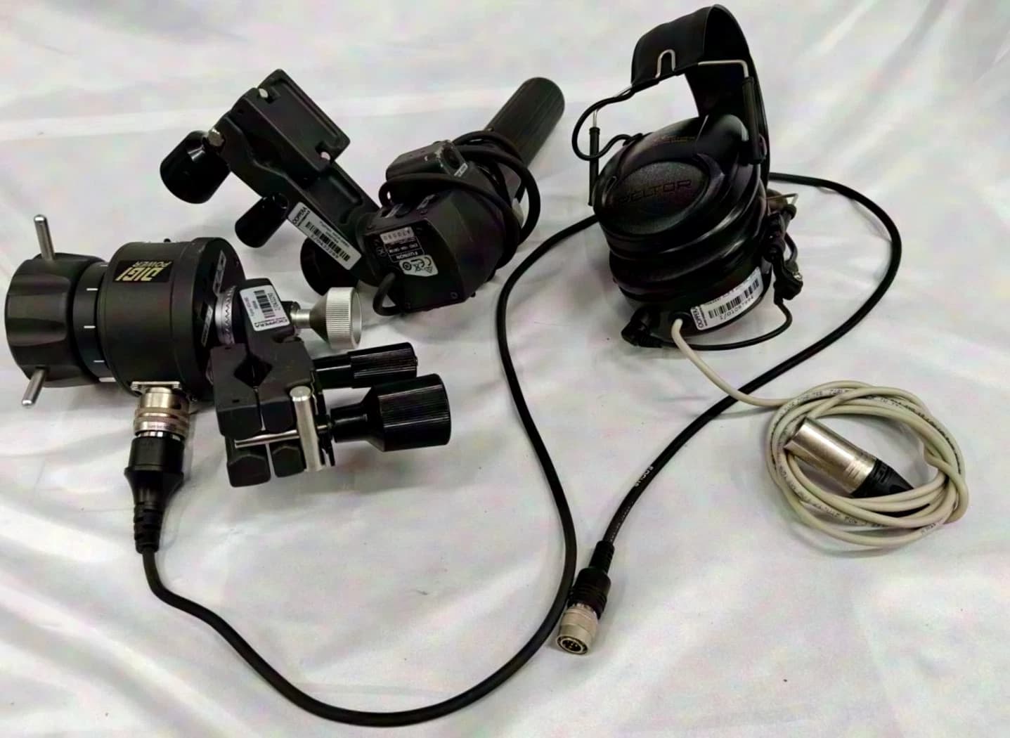 Blackmagic URSA MINI PRO 4.6k ensemble caméra studio Broadcast complet avec viseur ENG. CAM13