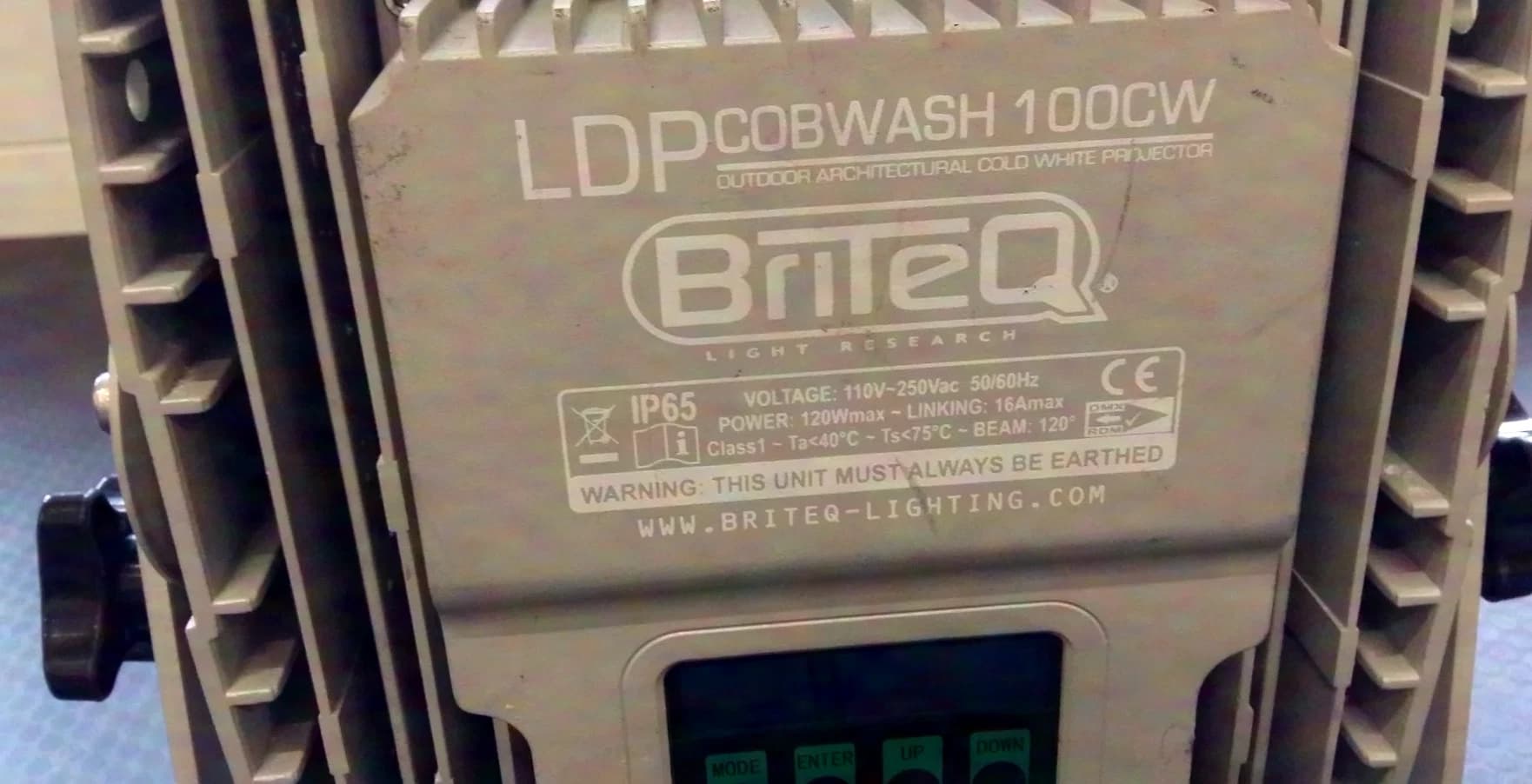 Briteq LDP-100CW projecteur LED sans ventilateur dans un boîtier IP65 avec DMX