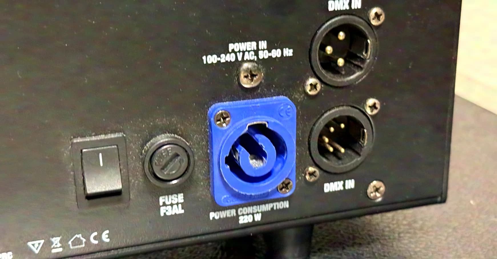 CAMEO Hydrabeam 4000 RGBW 4x32W en flight-case