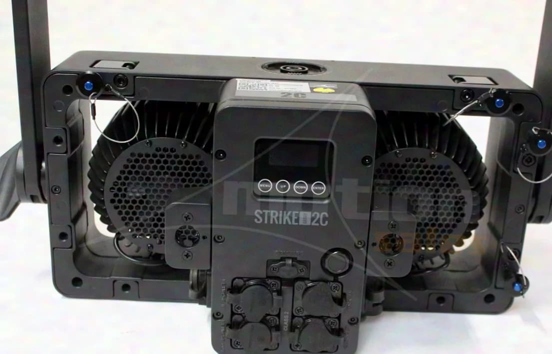 CHAUVET Strike Array 2C IP65 (lot de 5 dans un flight-case)