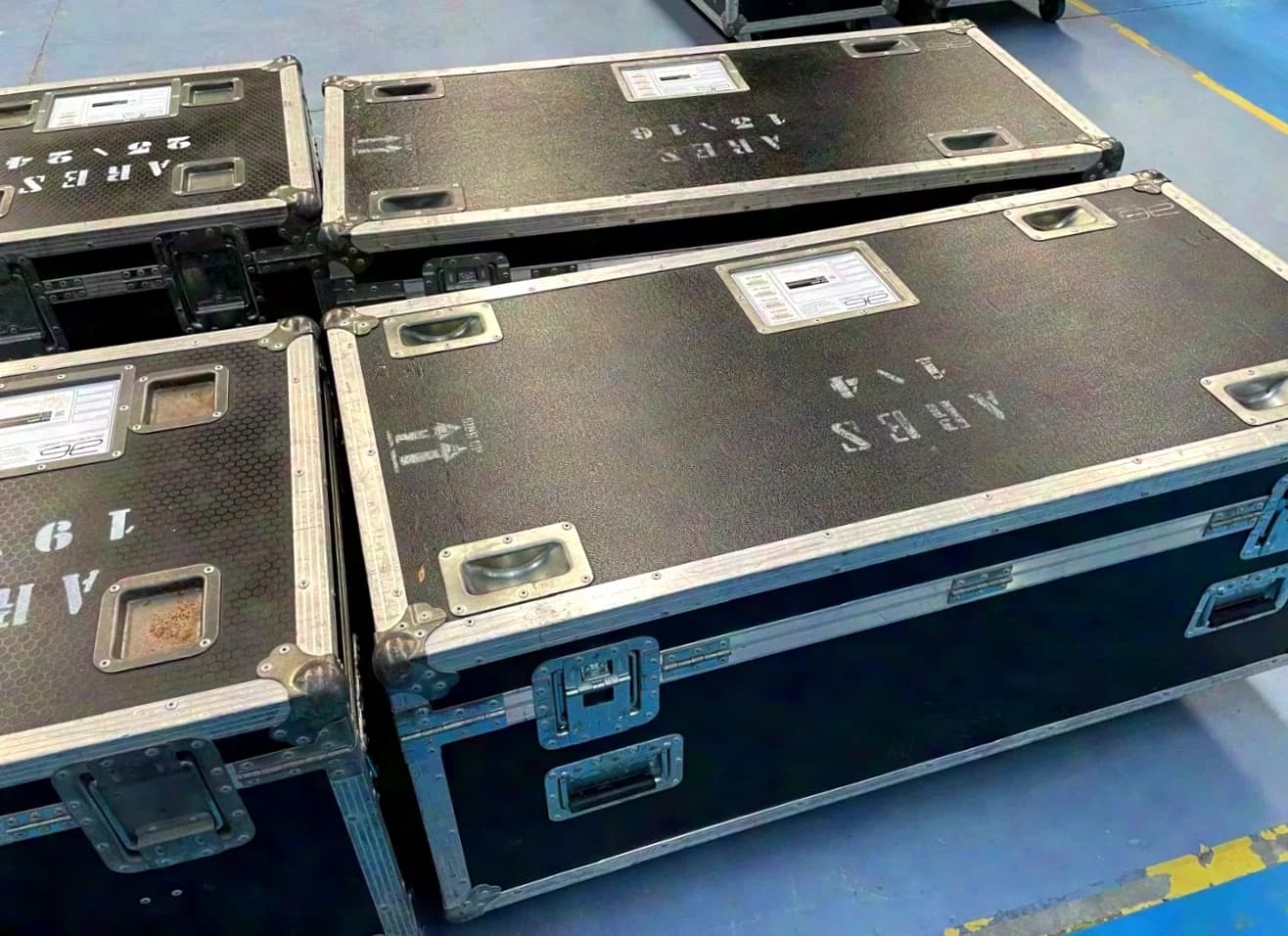 CLF Lighting ARES 36xRGBW (SET : 4 unités avec 1/4 Flightcase)