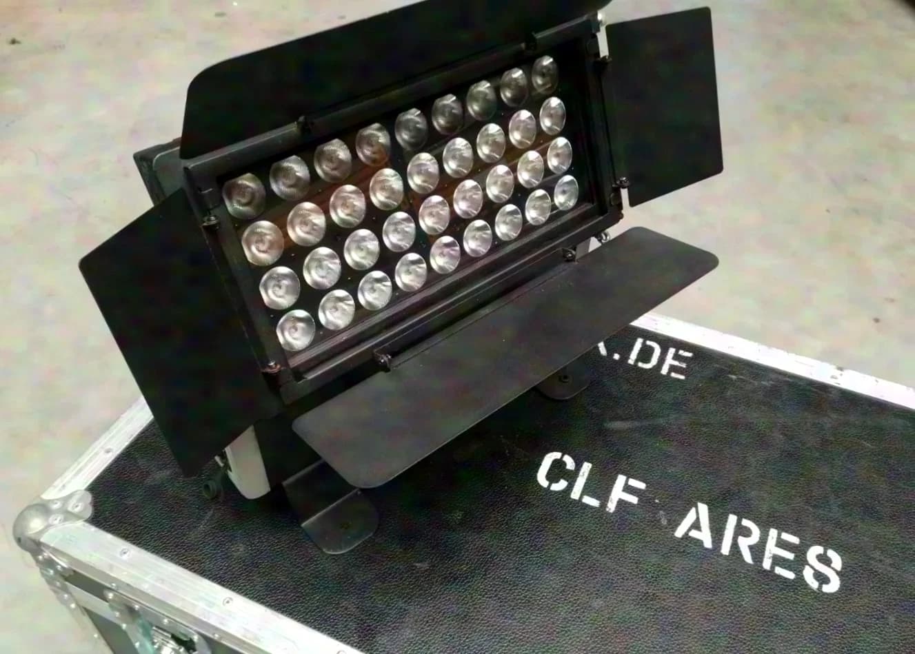 Projecteur haute puissance CLF Lighting ARES 24 pièces