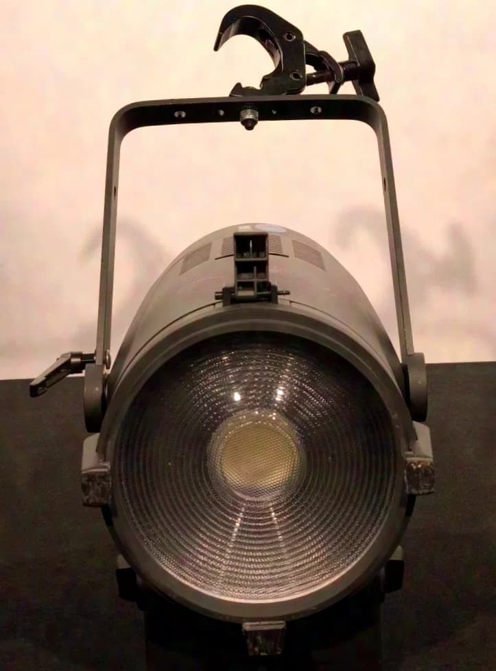 Cameo F2D LED Daylight Fresnel-Spotlight
