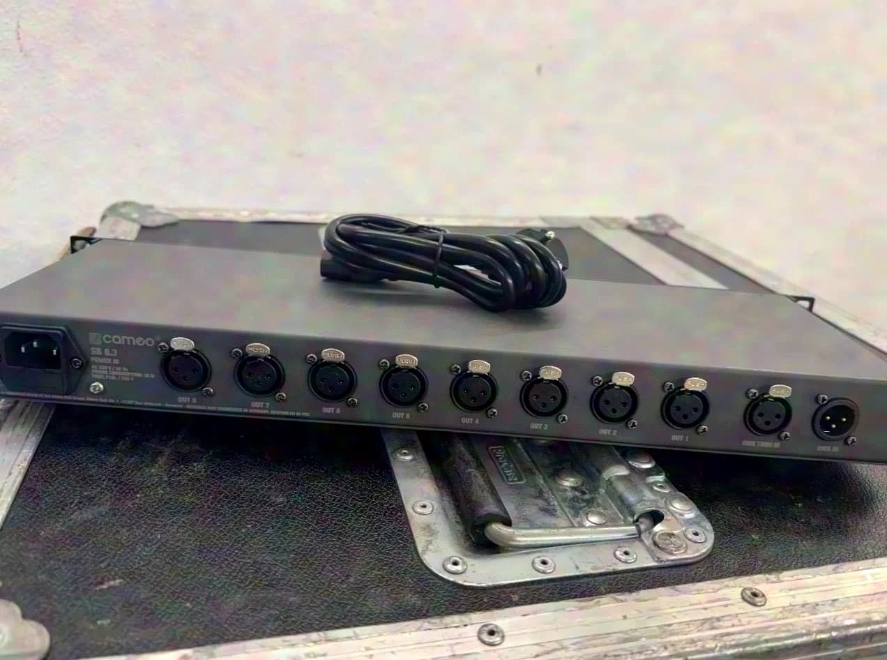 Cameo SB 8.3 Répartiteur / Booster DMX 8 canaux (3 broches)