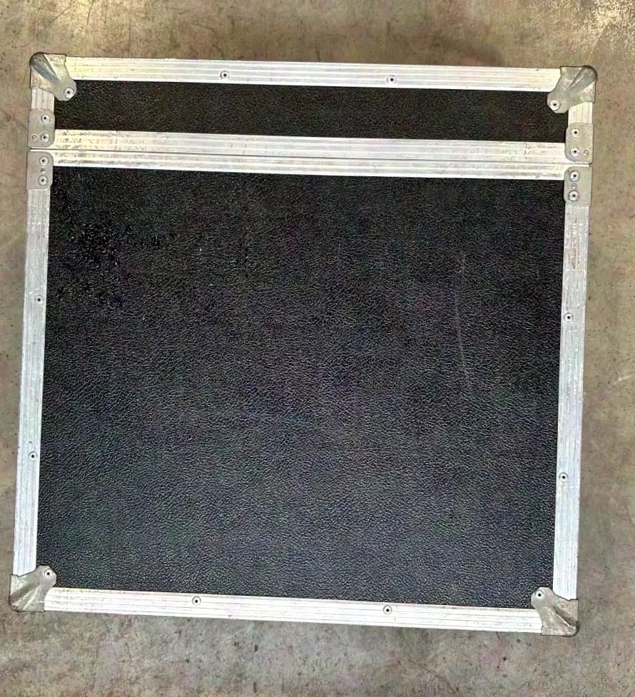 Case avec module rack amovible, 4 HE, dimensions du case : 60 x 60 x 27 cm