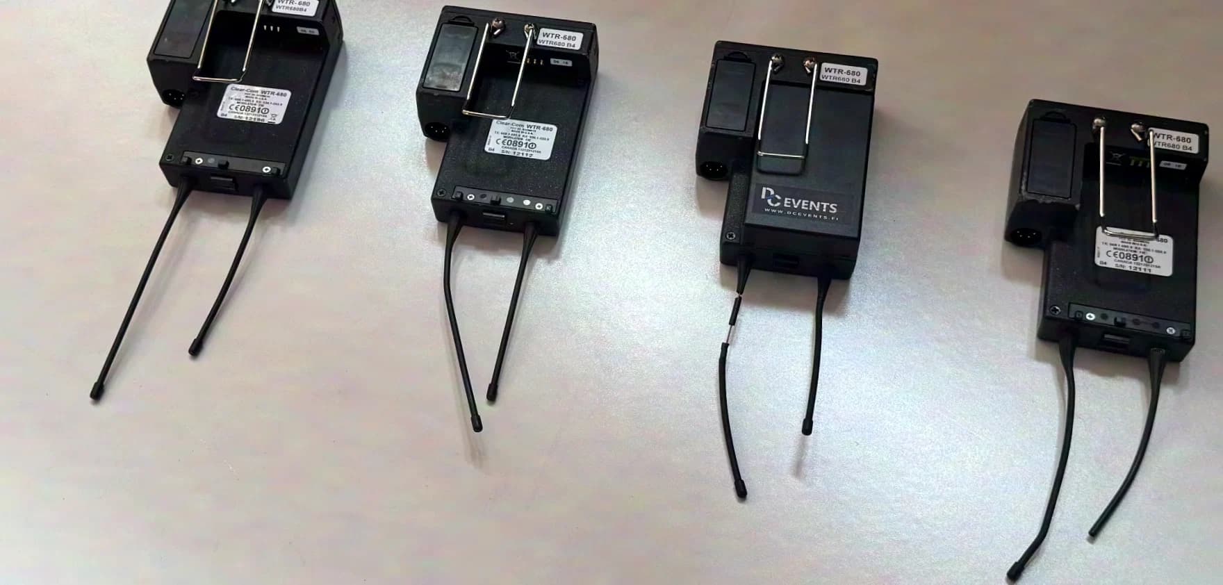 Système d’intercom sans fil Clear-Com WBS-680 avec 4 beltpacks WTR-680 et batteries