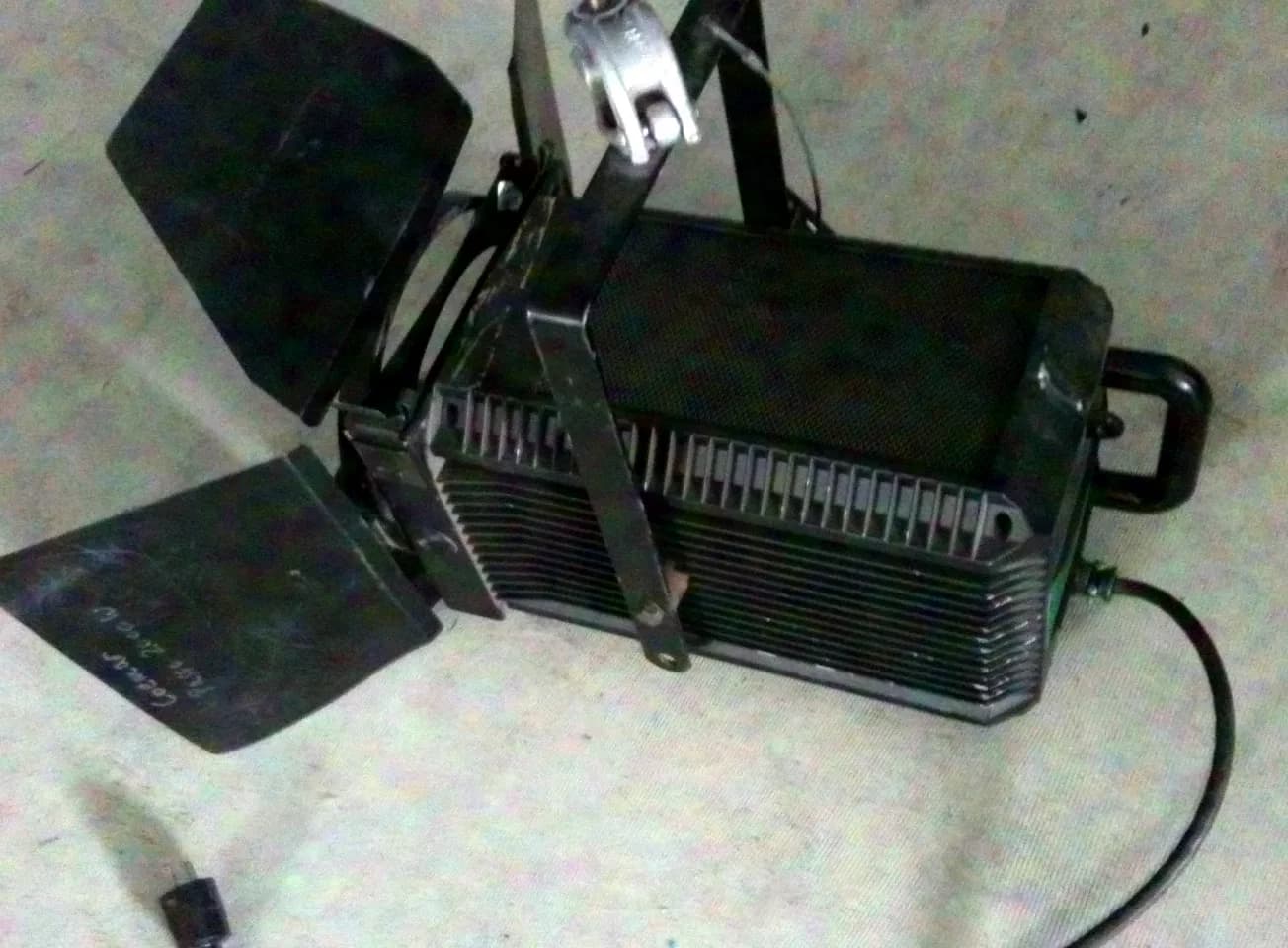 Projecteur à lentille de Fresnel Coemar 2 kW