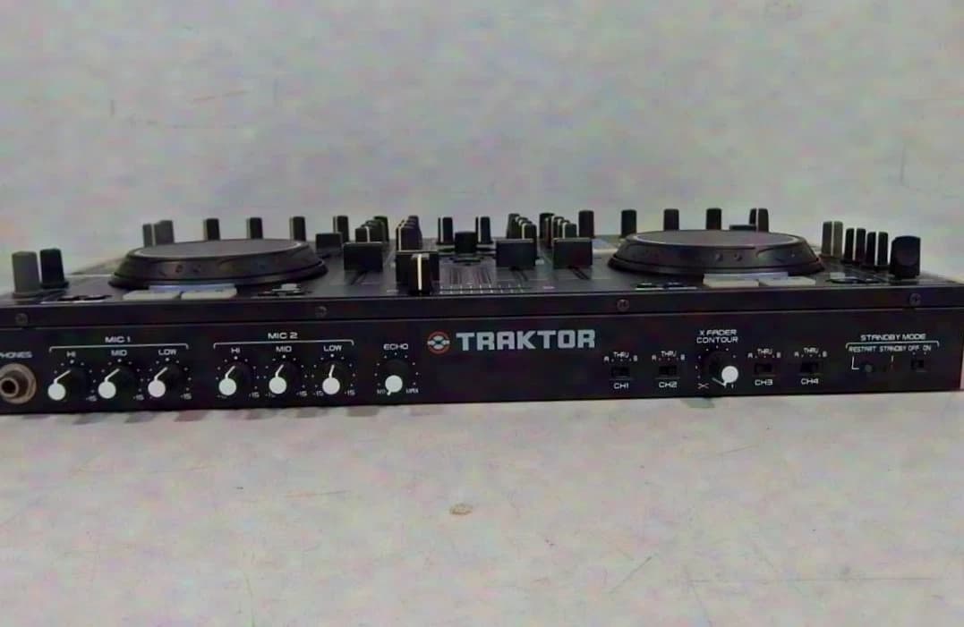 Denon MC-6000 Dj Controller avec flight-case