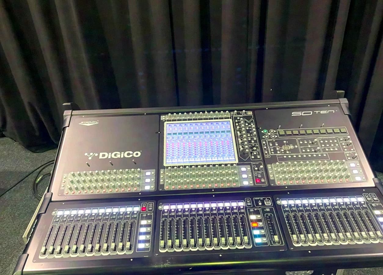 Digico SD10-T Stealth Core-2 incl. Waves, Optical Con Duo, logiciel de théâtre !!!