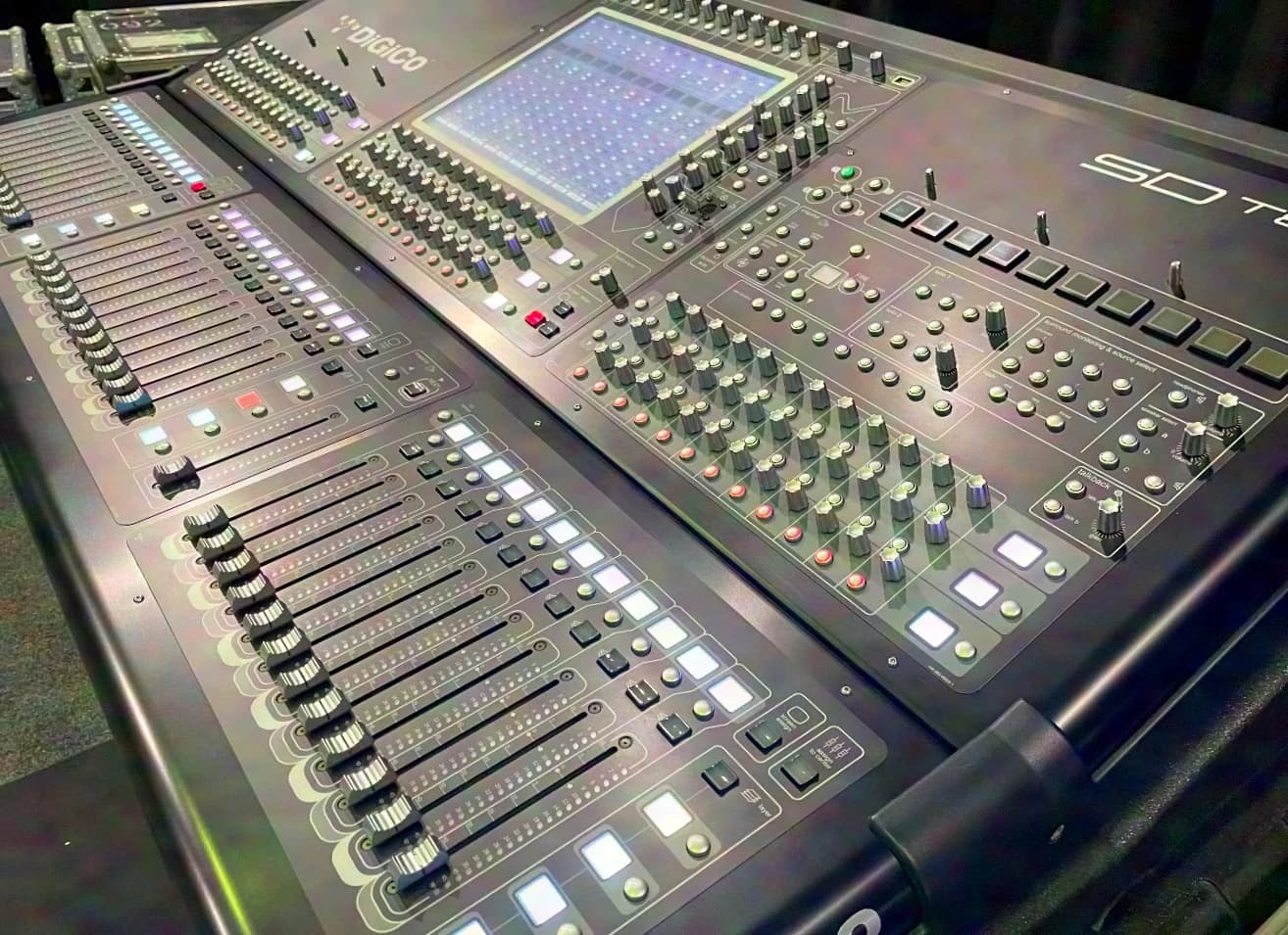 Digico SD10-T Stealth Core-2 incl. Waves, Optical Con Duo, logiciel de théâtre !!!