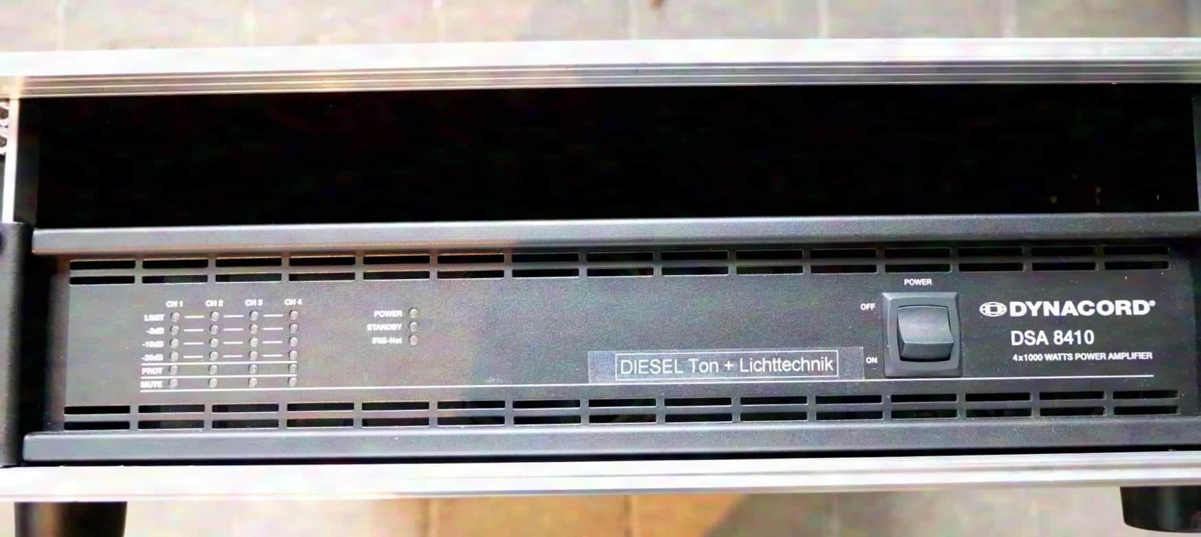 Amplificateur de puissance Dynacord 4 canaux "Dynacord DSA 8410" avec module de commande à distance "Dynacord RCM-810"