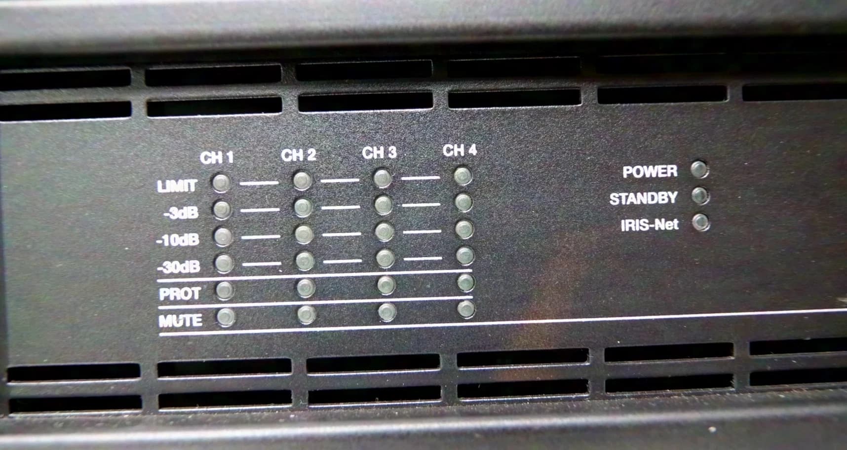 Amplificateur de puissance Dynacord 4 canaux "Dynacord DSA 8410" avec module de commande à distance "Dynacord RCM-810"