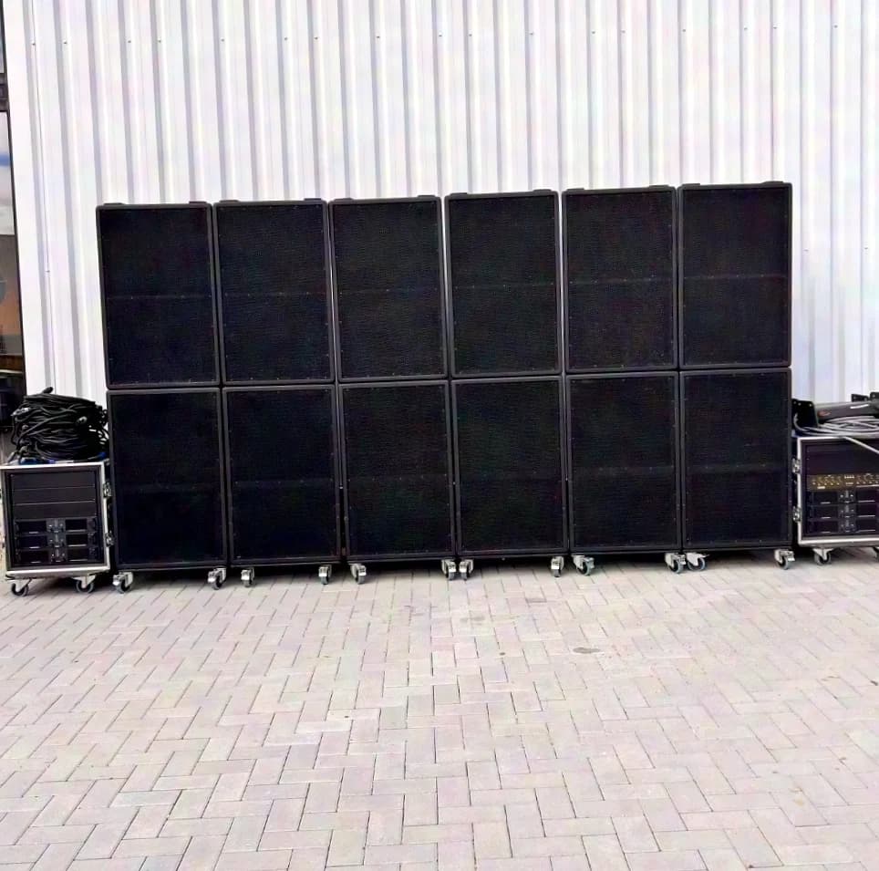 EAW KF850 (6) + SB850 (6) + racks d’amplificateurs Lab Gruppen FP6400