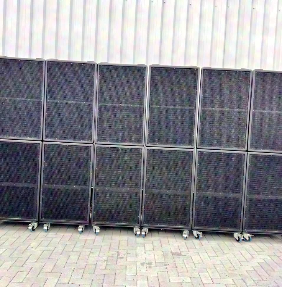 EAW KF850 (6) + SB850 (6) + racks d’amplificateurs Lab Gruppen FP6400